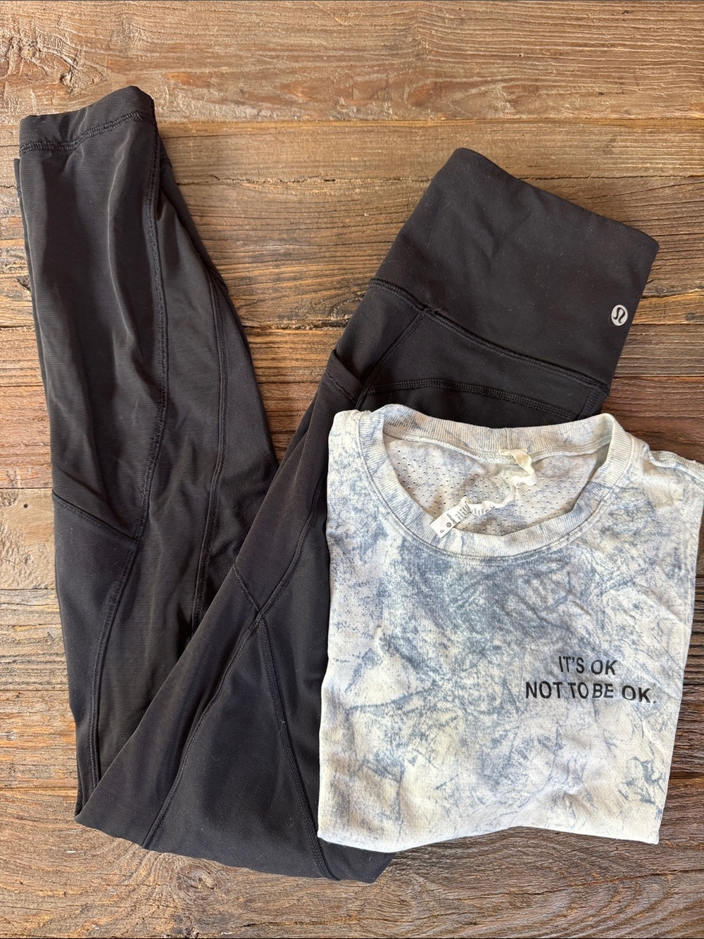 Lululemon black mesh leggings and tee bundle small‎